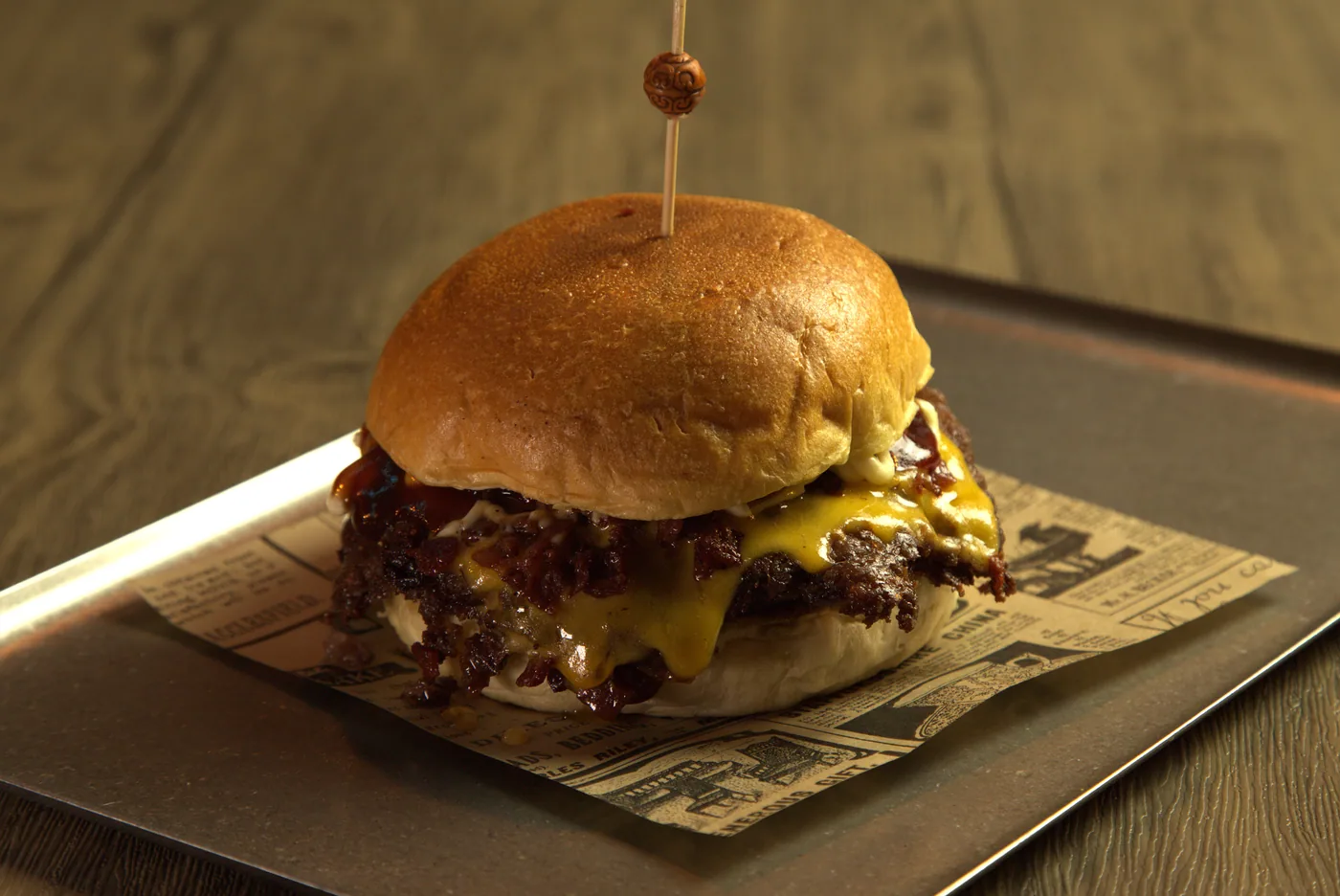 Montgó — Double smash, cheddar, crispy bacon, mayo, BBQ sauce